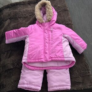 Pink 2 piece Oshkosh girls snowsuit. Gently used (worn a couple of times).